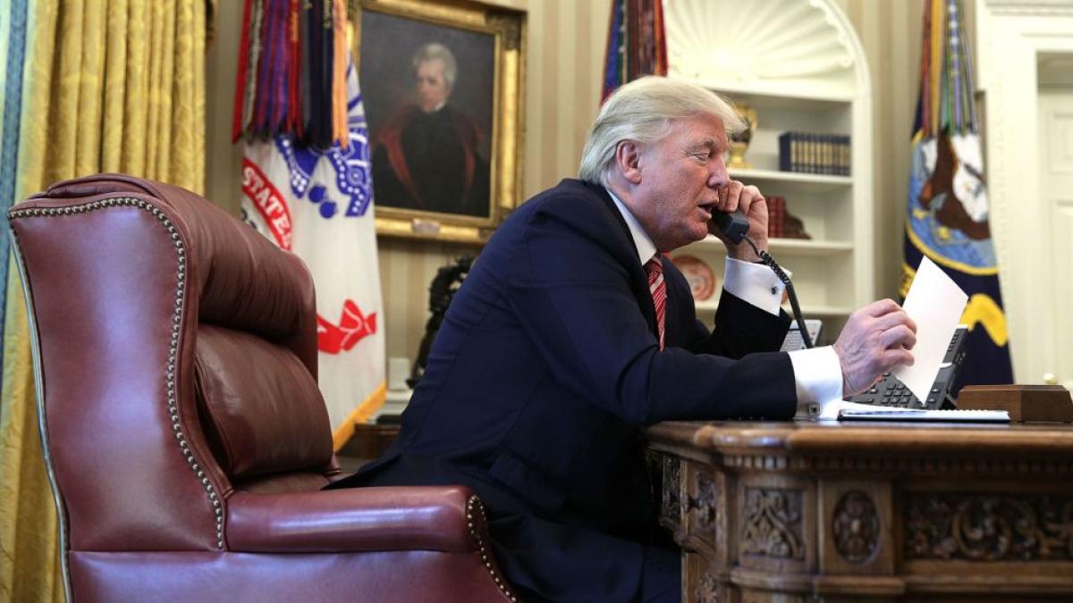 trump_on_phone_26668700