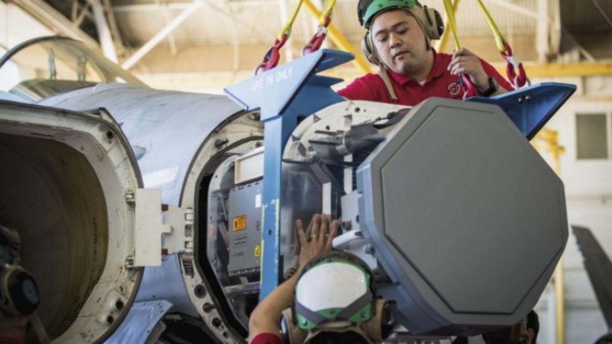 radar_raytheon_an_apg_79v4_aesa_05584800