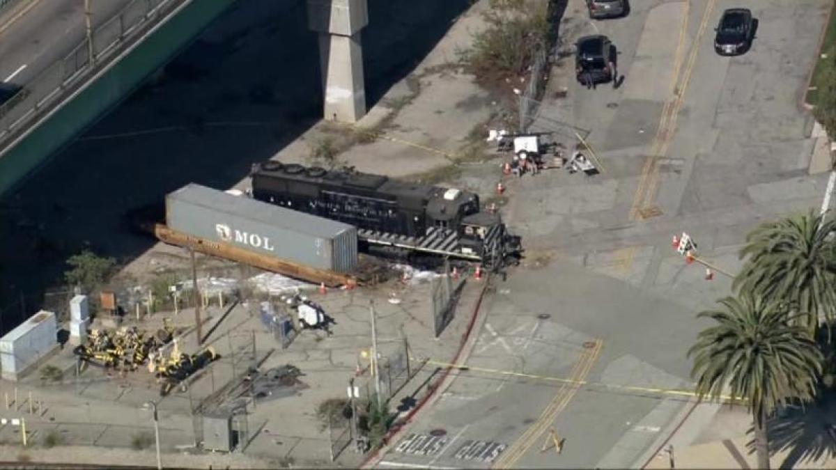 Statele Unite: Un mecanic de locomotivă a deraiat intenţionat trenul vrând să distrugă nava spital USNS Mercy (Video)