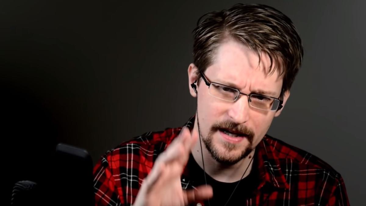 edward_snowden_04677100