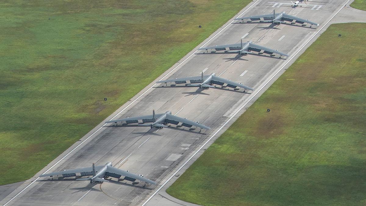 Statele Unite şi-au retras bombardierele strategice B-52 din Guam (Video)