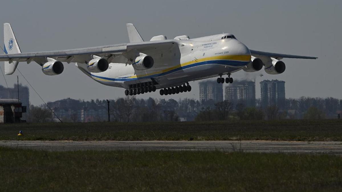 Ucraina utilizează cea mai mare aeronavă din lume pentru a transporat echipamente medicale (Video)