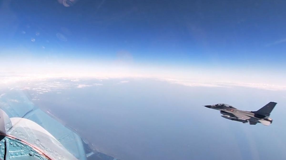 bombardiere_tu_160_interceptate_de_aeronave_europene_96073000