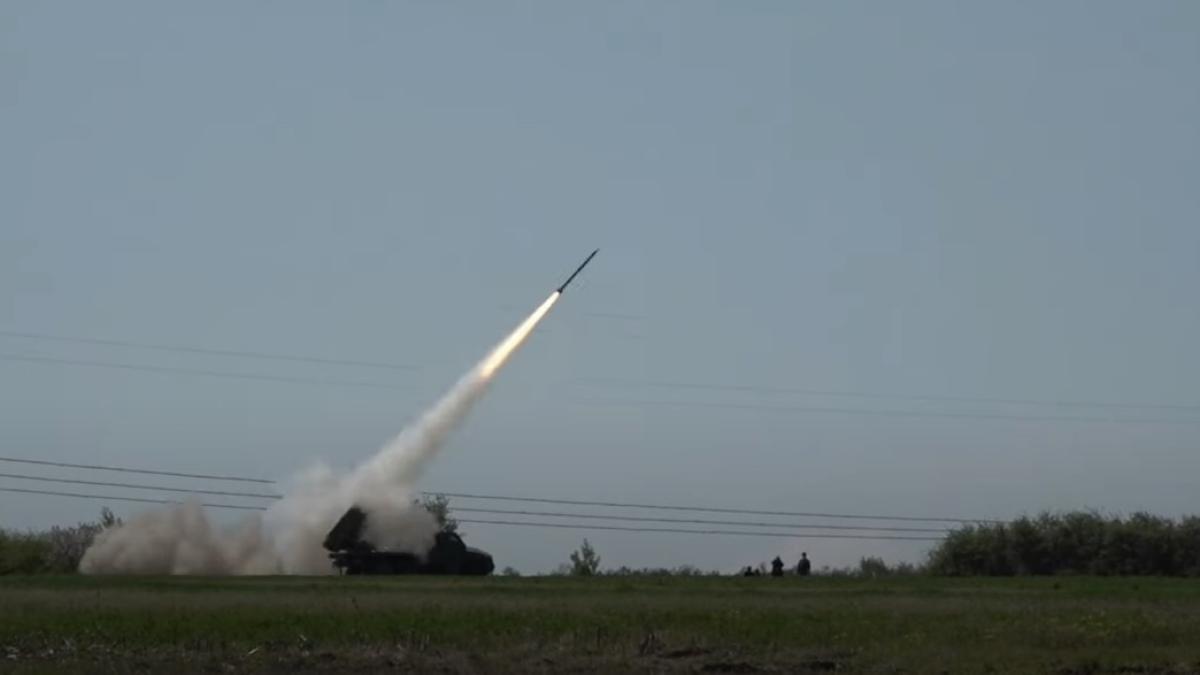 Forțele armate sârbe au testat noua versiune a sistemului de rachete OGANJ