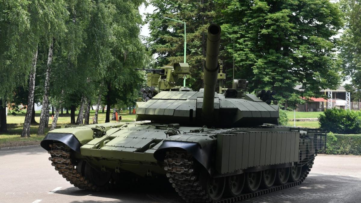 Serbia a prezentat noua versiune modernizată a tancului principal de luptă M-84 (Video)