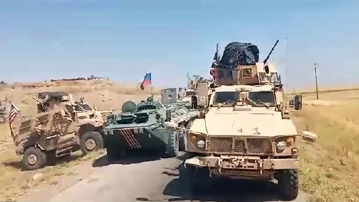 Siria: Convoi rusesc de blindate, blocat şi încercuit de mai multe vehicule militare ale US Army (VIDEO)