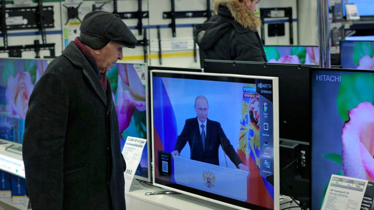 putin_propaganda_tv_96392800