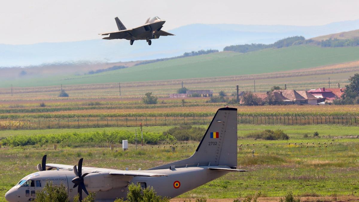 f_22_raptor_campia_turzii_11006800