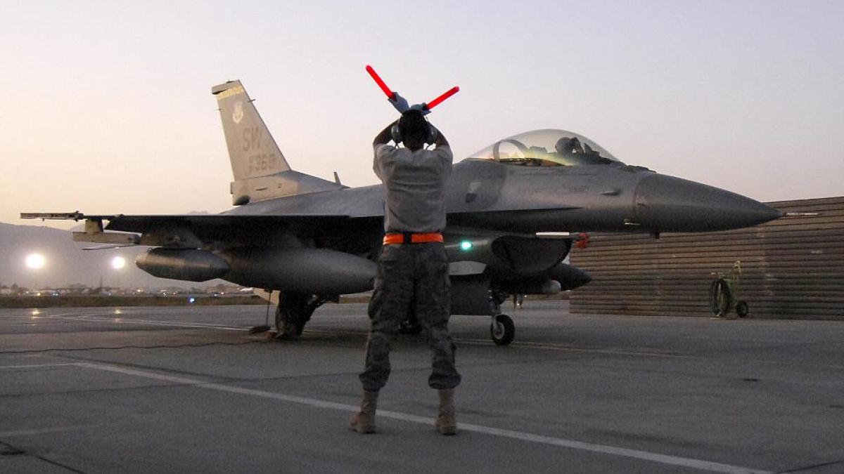 f_16_sua_avion_25757600