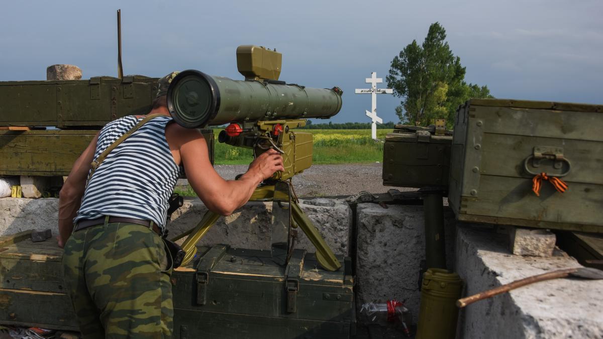 a_russia_backed_rebel_guards_his_position_near_the_division_line_with_ukrainian_army_with_anti_tank_missile_near_dokuchaevsk__eastern_ukraine__friday__june_5__2015_75635000