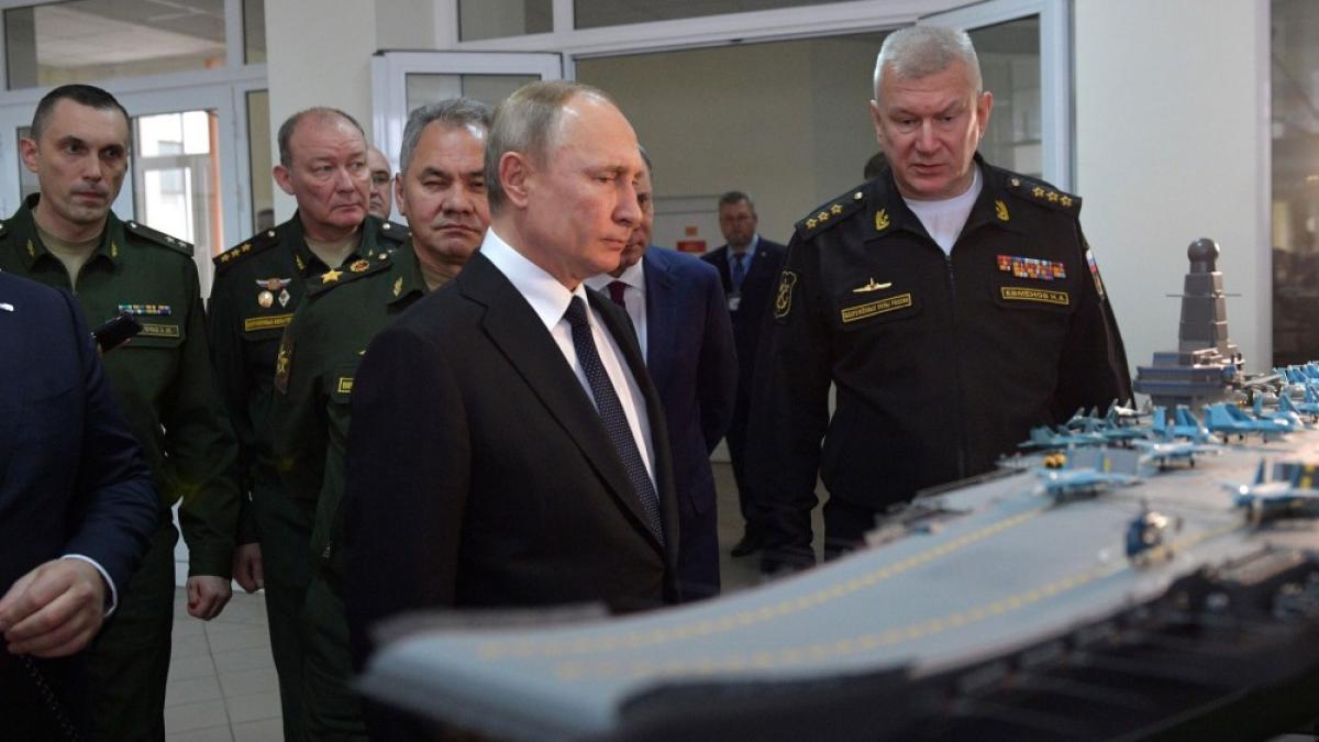 putin_aircraftcarrier_kremlin_12671500