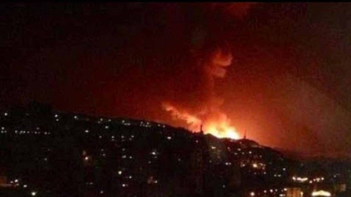 Rachete israeliene au vizat un depozit de muniții de lângă Damasc