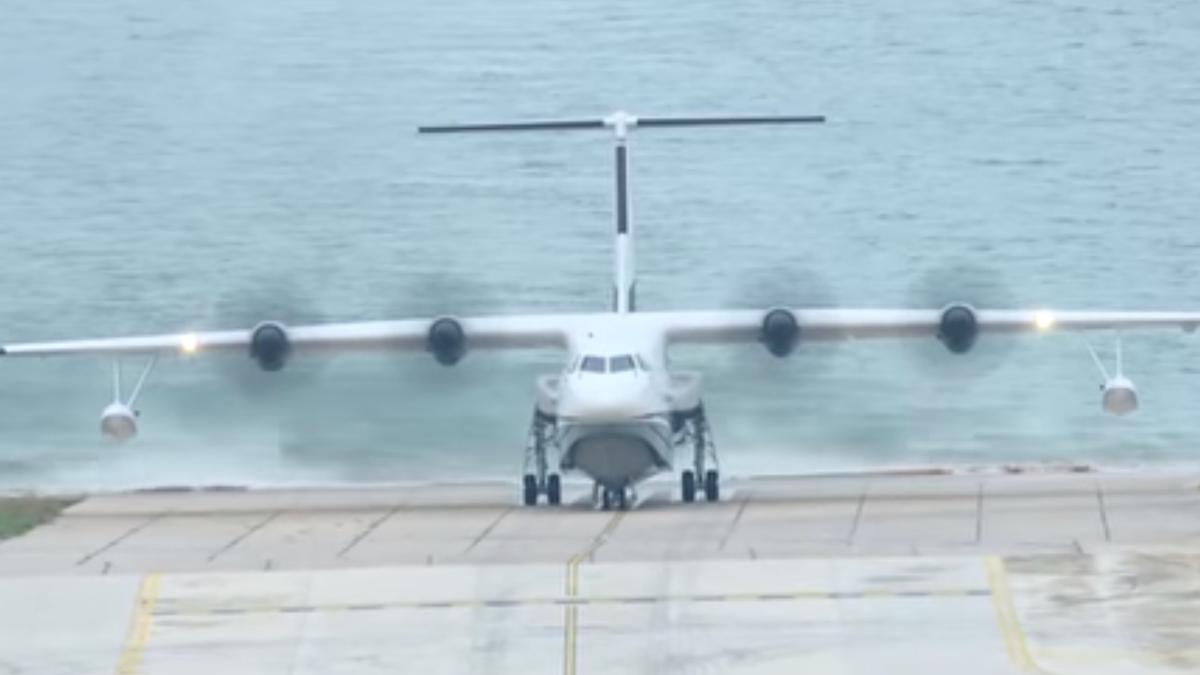 China a testat hidroavionul AG600