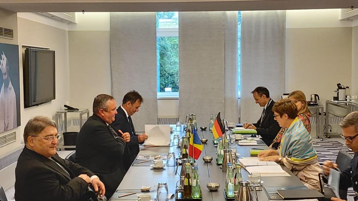 ciuca_annegret_kramp_karrenbauer_15124300