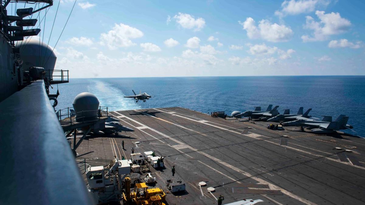 uss_ronald_reagan_10560100