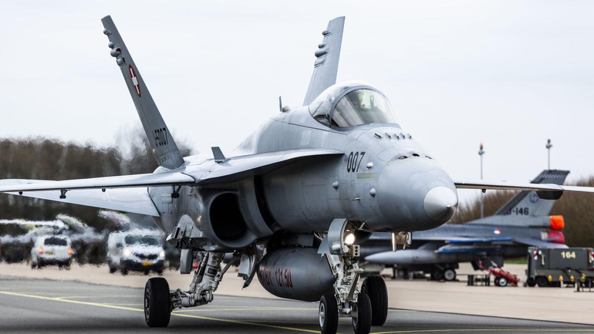 f_18_elvetia_06168300