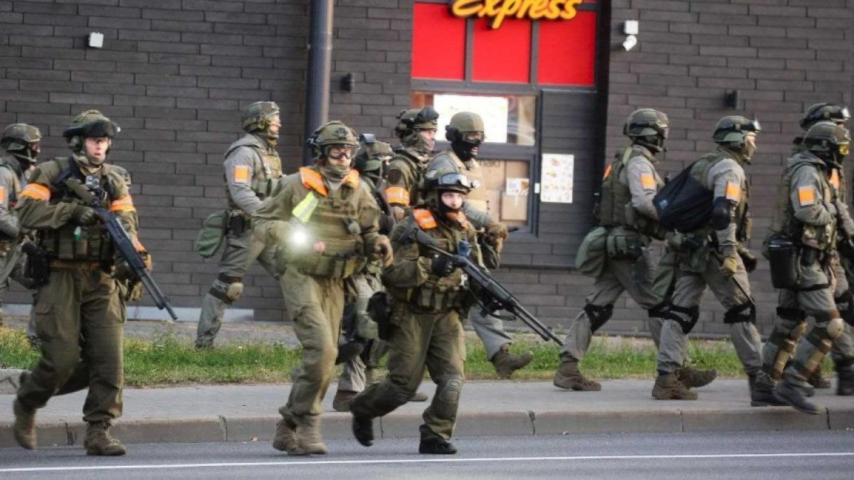 belarus_politics_protests_elite_forces_by_pushkinskaya_metro__cropped_81970200