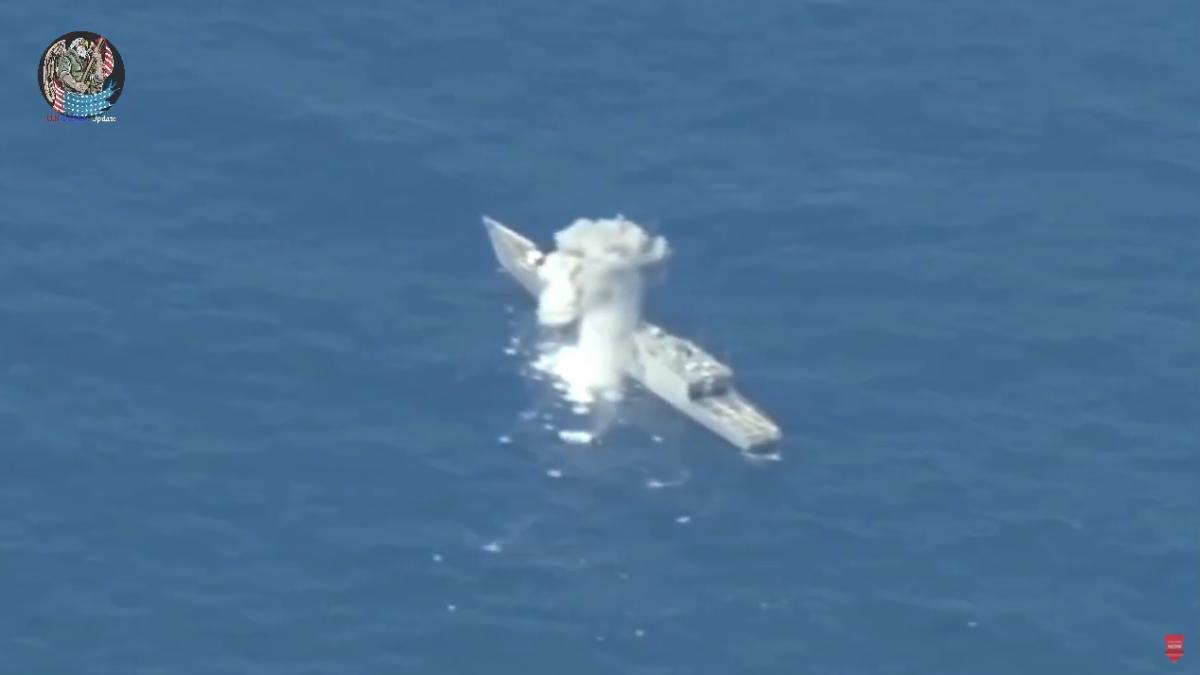 Un crucișător american a distrus, cu rachete de croazieră Tomahawk, o fregată dezafectată 