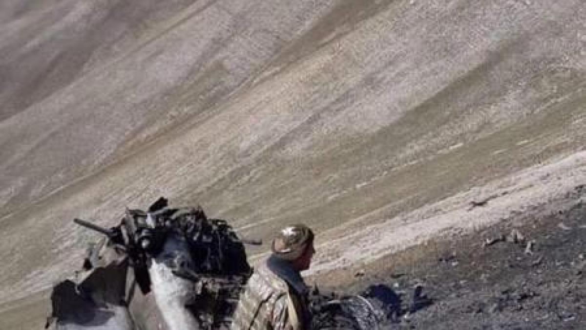 ejkfv3jxkaapc_6_55285600