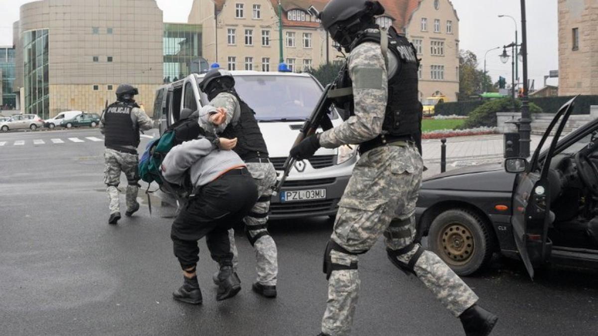 polonia_antitero_74295600