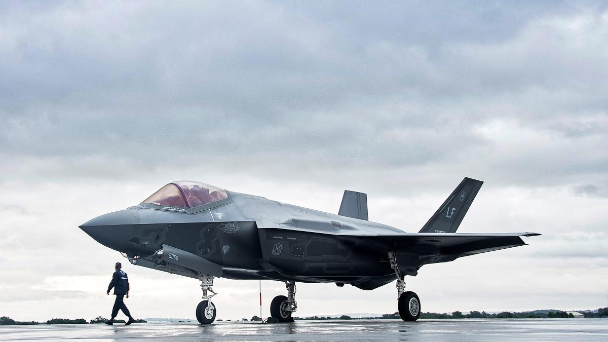 f_35_fighter_90713200