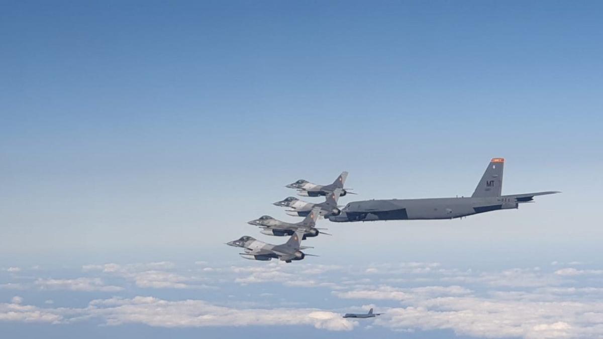 f_16_romania_b_52_sua_87392200