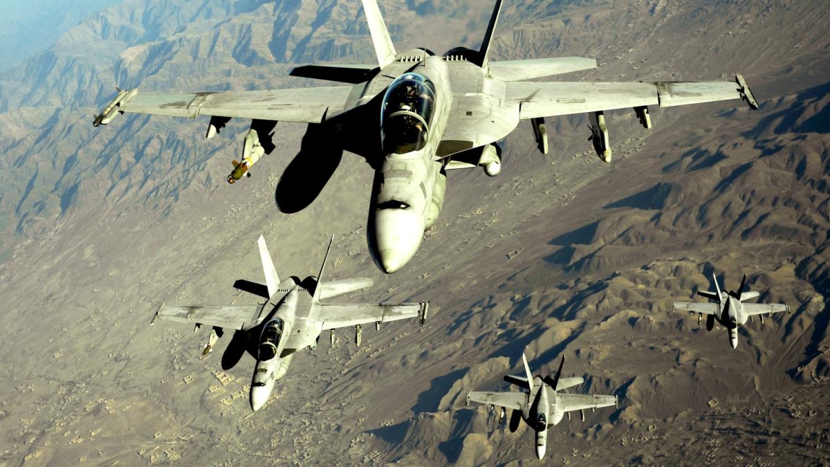 f_18_afganistan_42811000