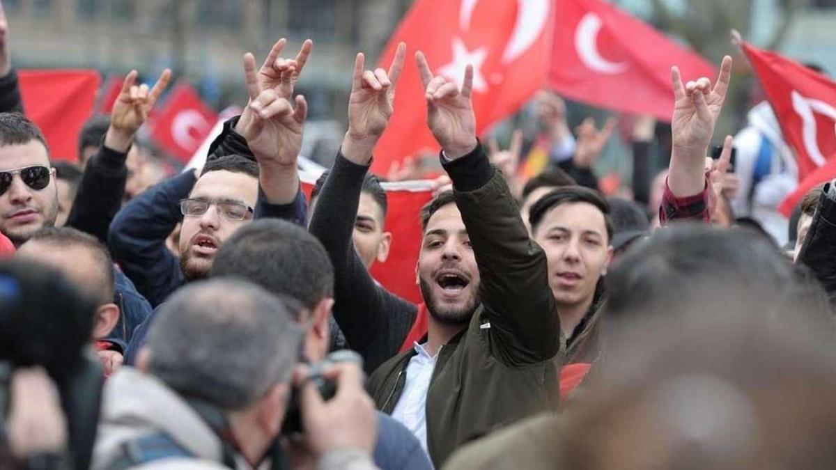 france_to_ban_turkish_ultra_nationalist_grey_wolves_76256600