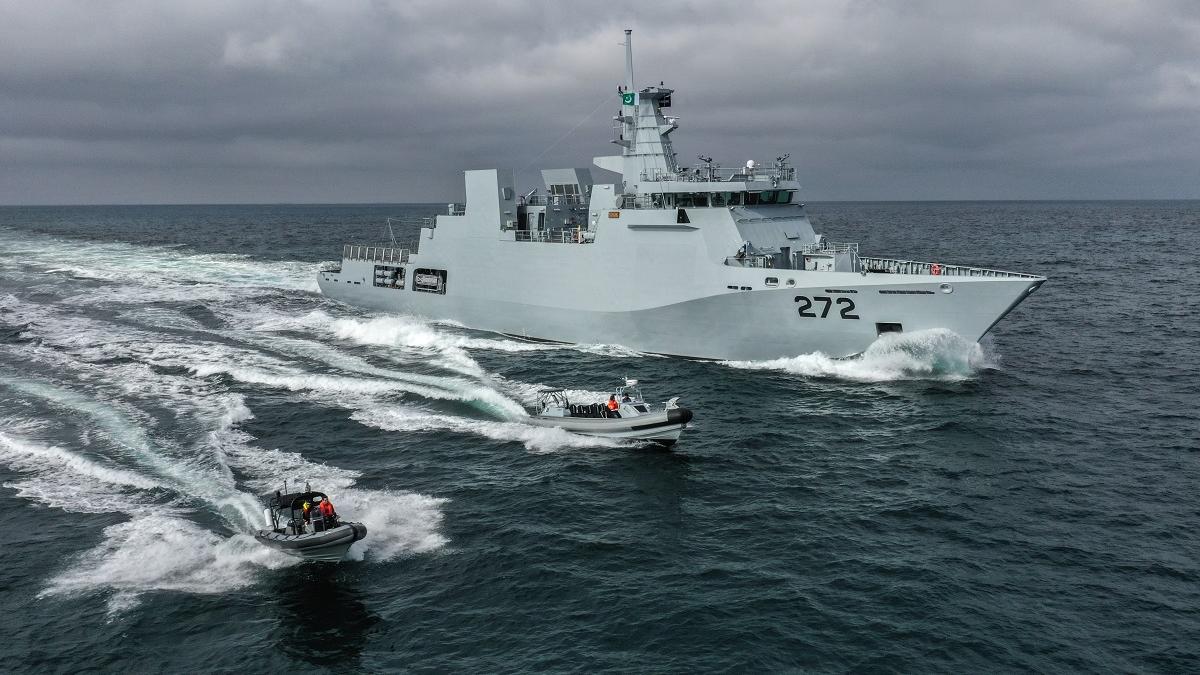 pns_tabuk_during_sea_trials_lr_38119700