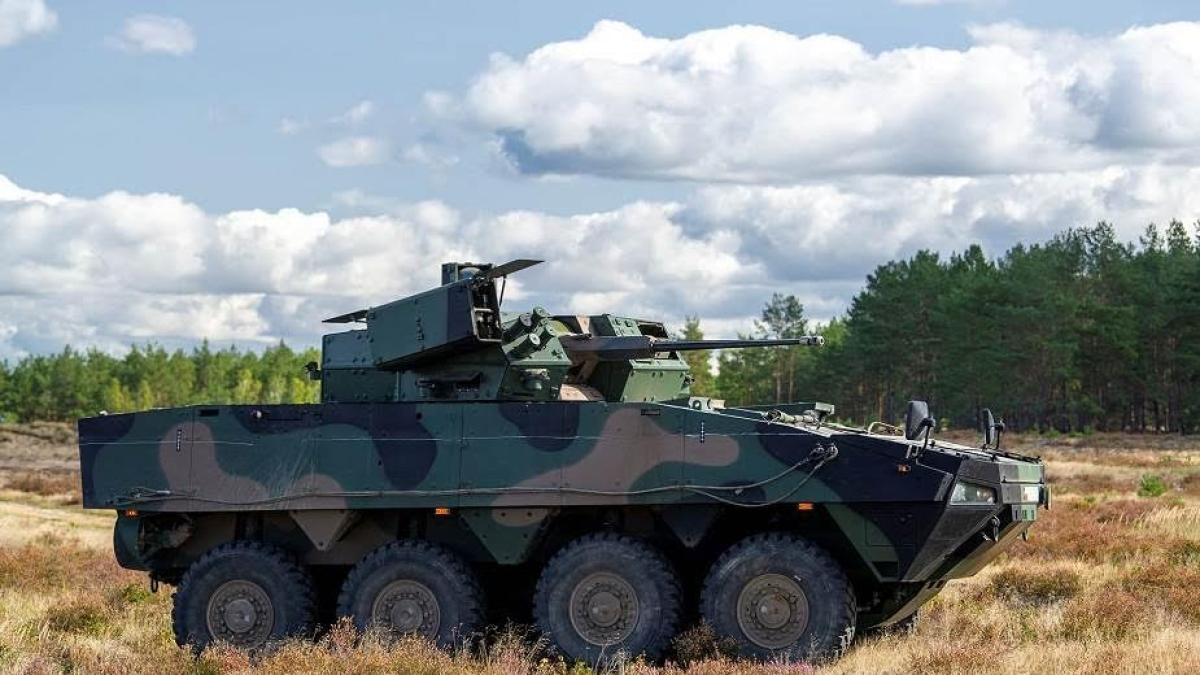 Polonia a testat o versiune modernizată a transportorului amfibiu blindat ROSOMAK (Foto/Video)