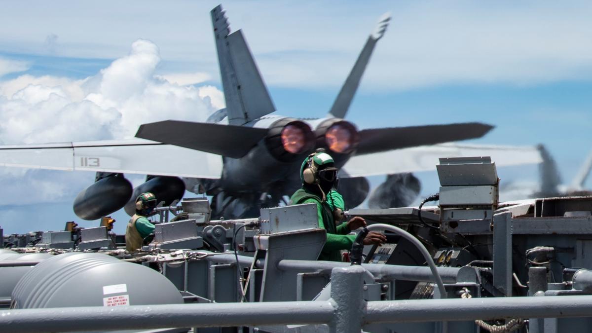 sua_us_army_uss_ronald_reagan_42700800