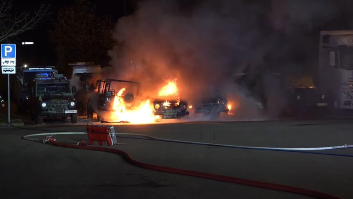 germania-vehicule-incendiate-armata_97687500