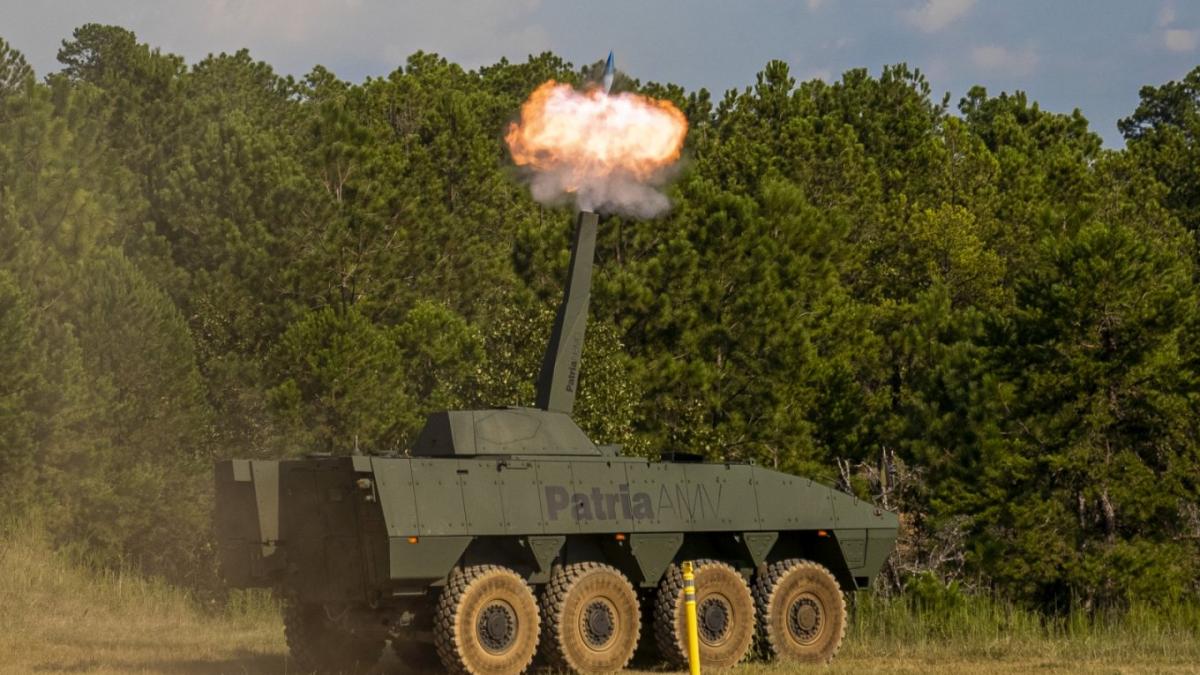 Aruncătorul de bombe Patria Nemo este acum capabil să tragă în mișcare (Foto/Video)