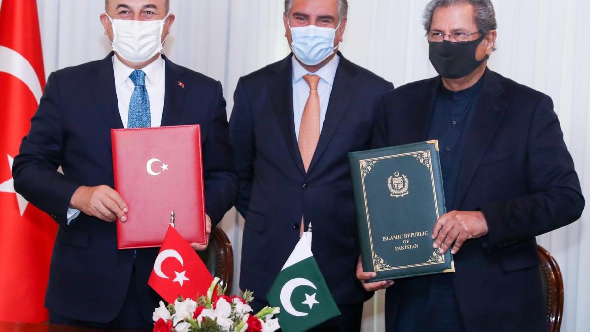 shah-mahmood-qureshi-si-omologul-sau-turc--mevlut-cavusoglu_33709700