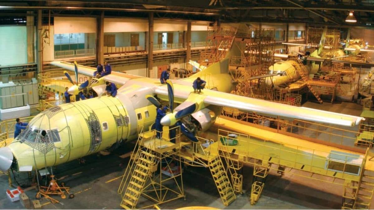 an-140-iran_92153400