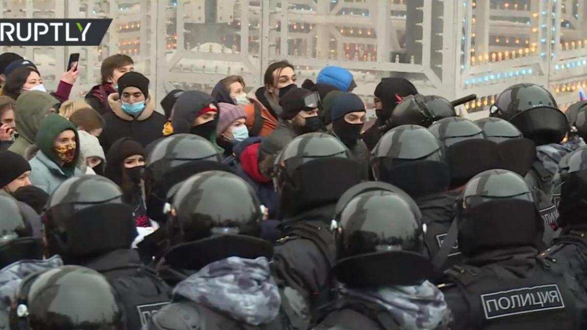 Zeci de mii oameni, în stradă la Moscova. Rusia va convoca diplomați americani și acuză SUA de încurajarea manifestațiilor