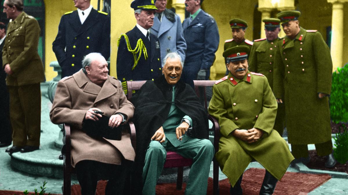 churchill-roosevelt-stalin-conferinta-de-la-yalta_46062100