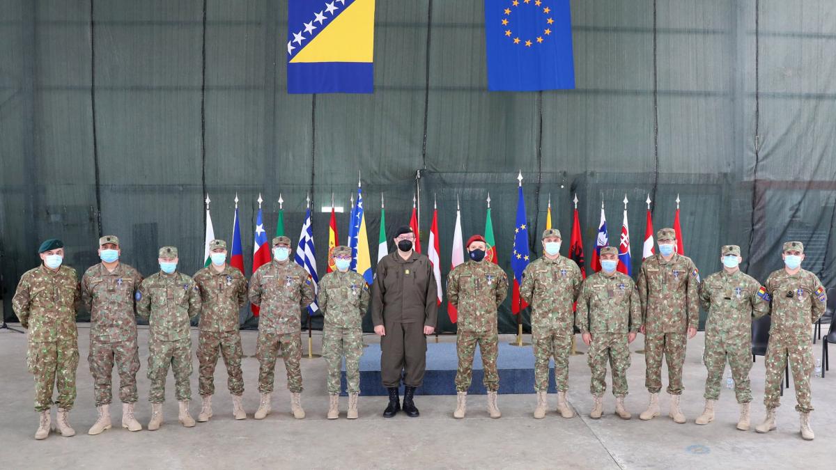 militarii-romani-medaliati-in-bosnia_98416600