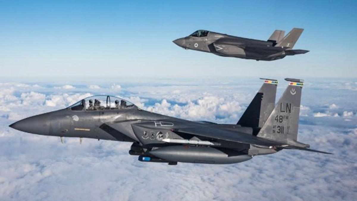 Ucraina intenţionează să achiziţioneze avioane de luptă americane F-15 și F-35