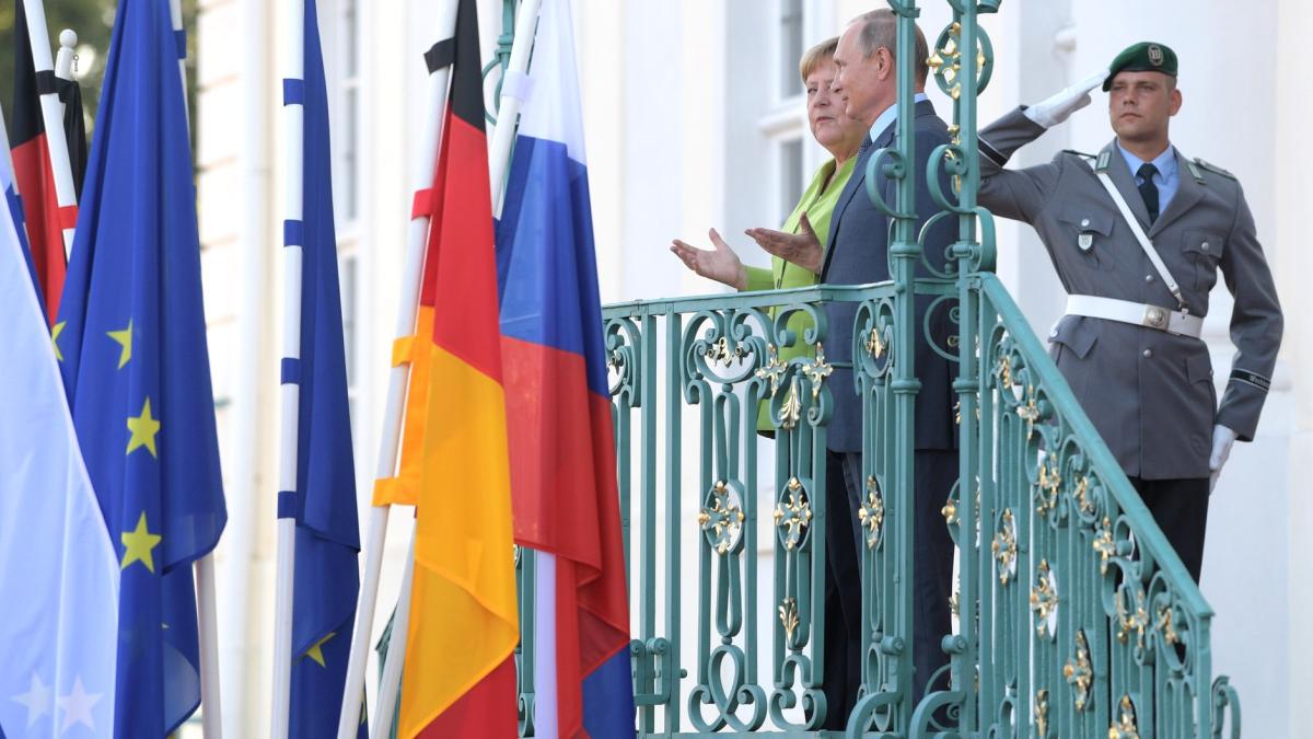 vladimir-putin-angela-merkel_63794700