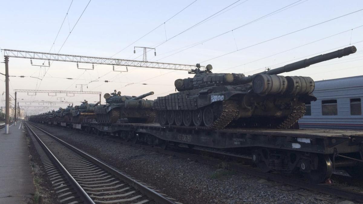 russia-tanks-ukraine-border_39961100