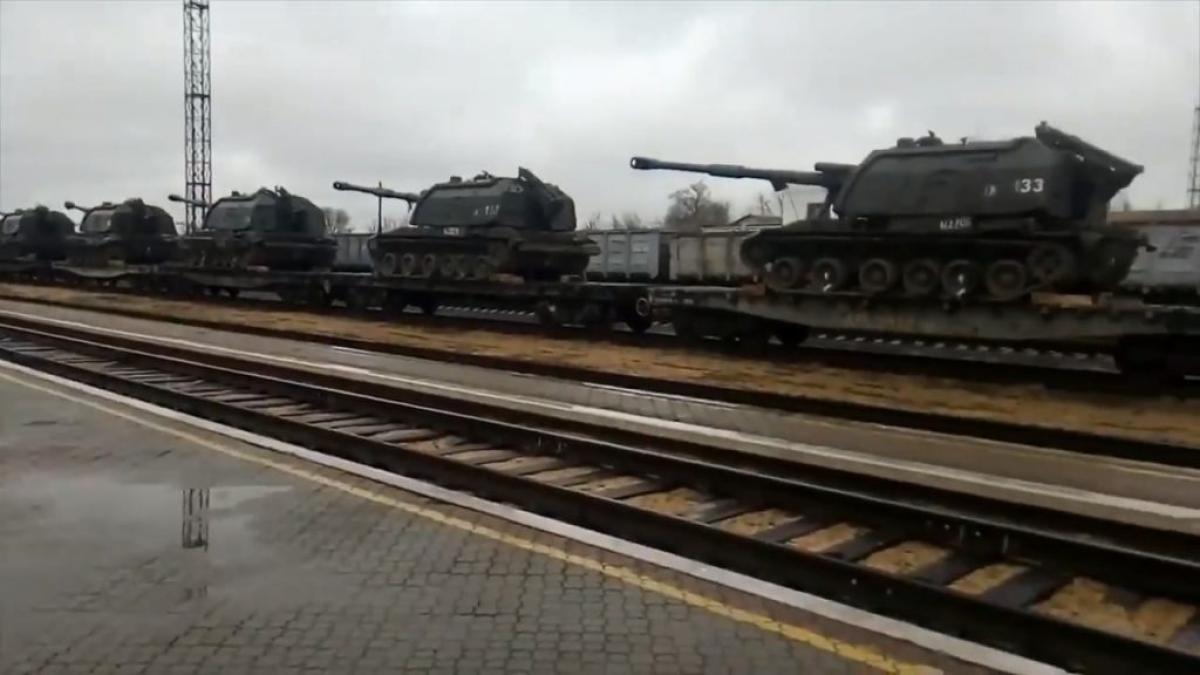 crimea-train-russia-troops_34422300