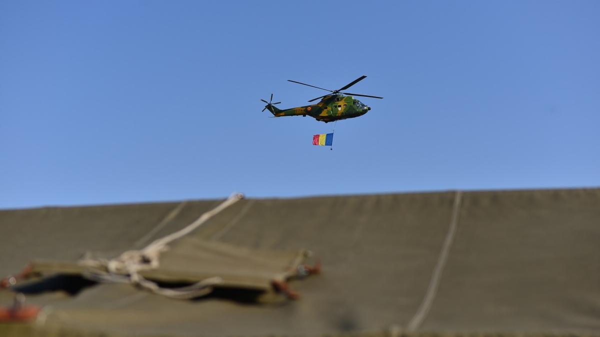 elicopter-romania-steag_42466300