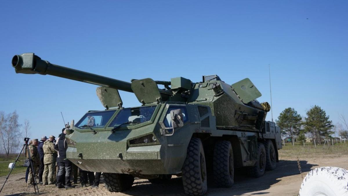 Ucraina testează puterea de foc a obuzierelor cehe de 152 mm DANA-M2 (Foto/Video)