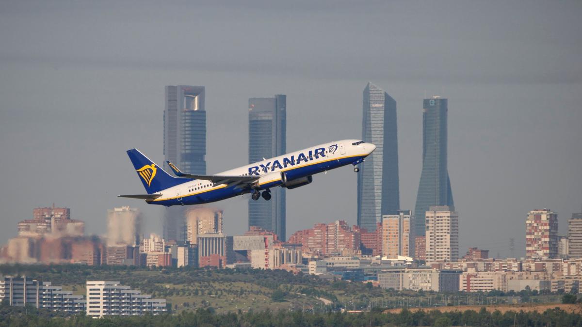avion-pasageri-ryanair_05758600