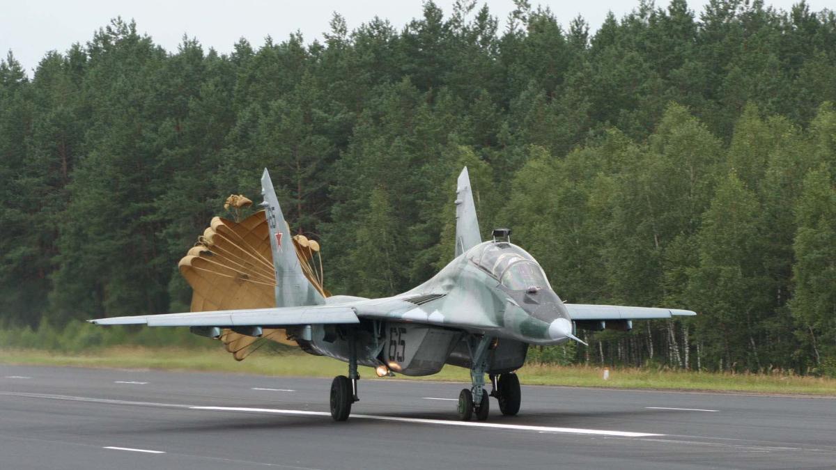 mig-29-belarus-aterizare-avion_86725500