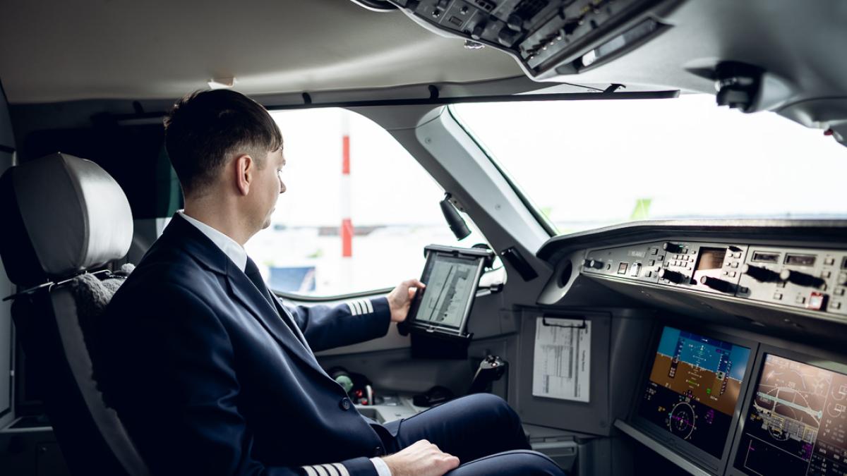 interior-cabina-piloti-sursa-foto-airbaltic-twitter_63180500