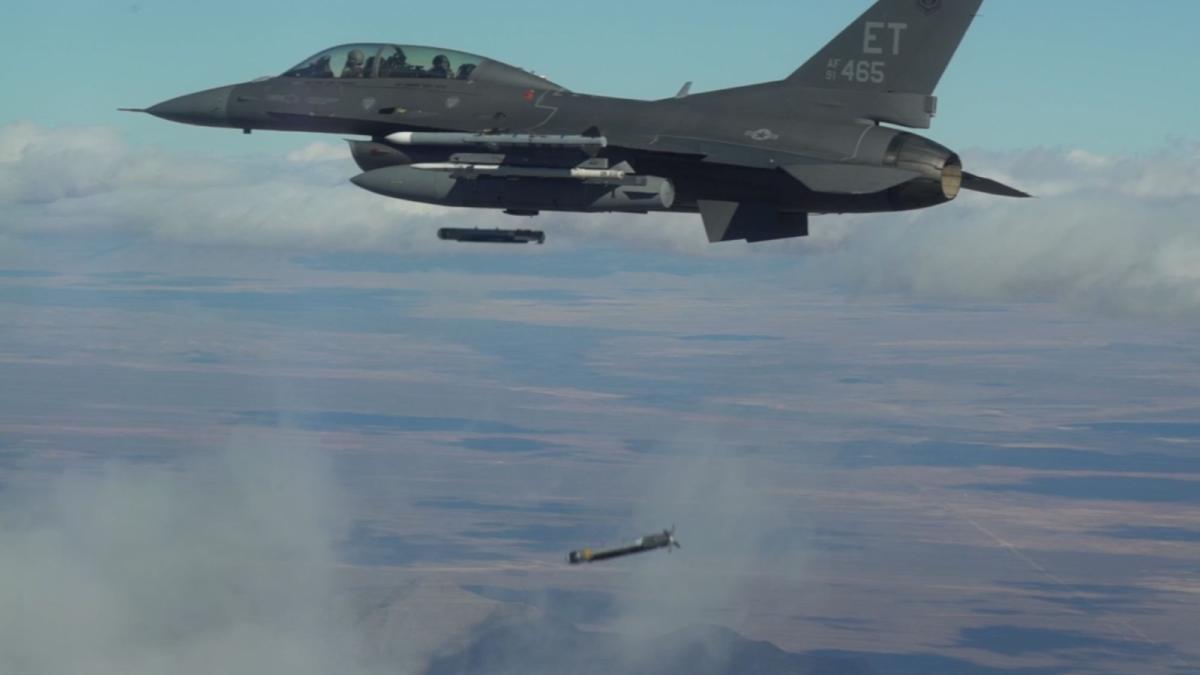 avion-f-16-bomba-gbu-39_93757500