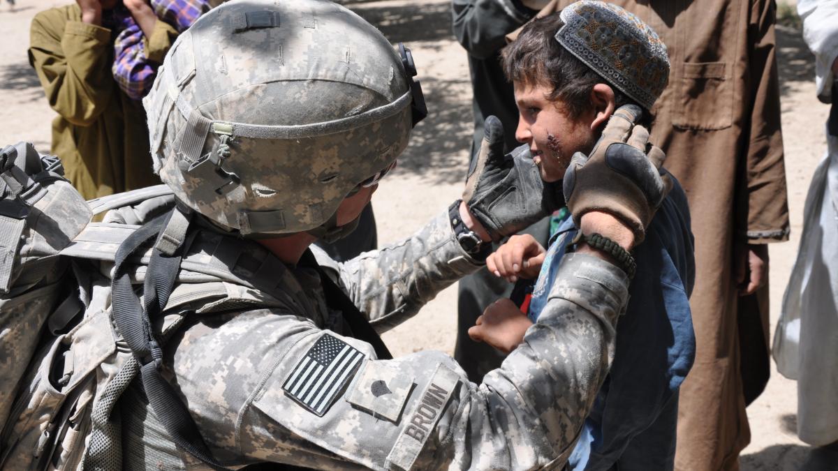 afganistan-us-army-soldat-sua-copil-militari-armata_01518300