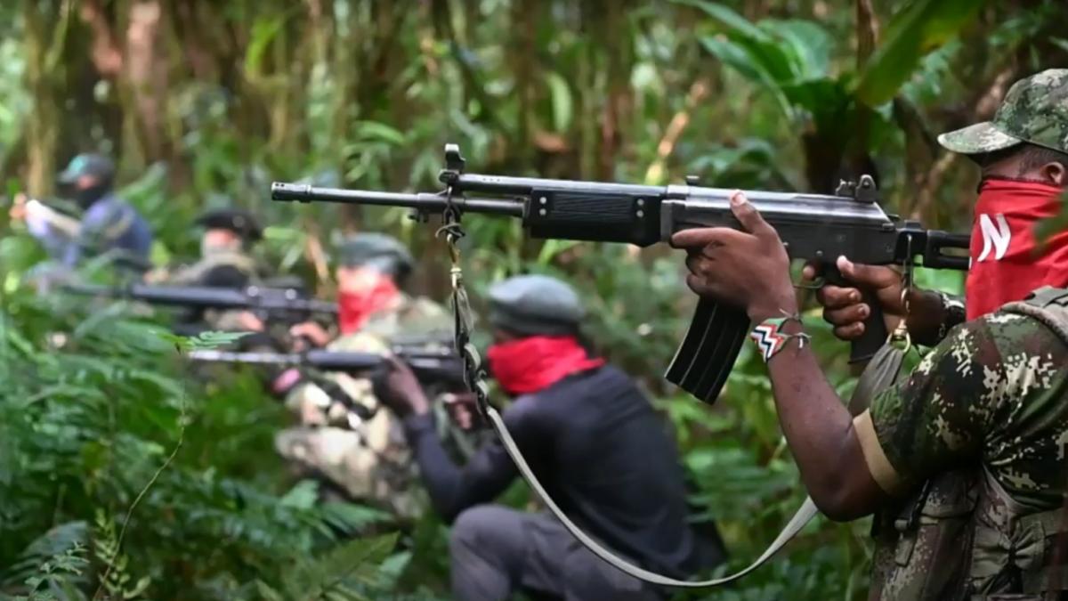 Atac cu maşină-capcană împotriva unei baze a armatei columbiene (Video)